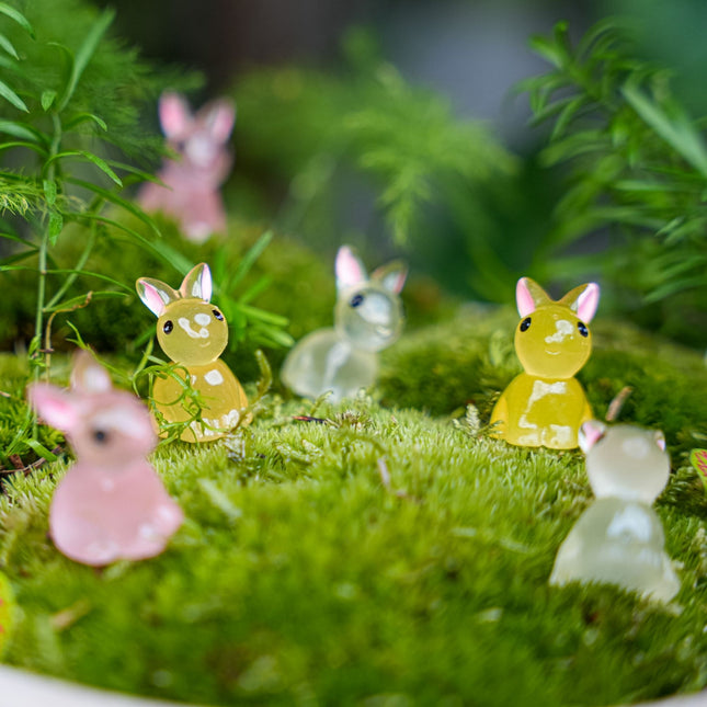 Lichtkonijntjes - Decoratieve mini konijnen - Pasen - Glow in the dark - 6 stuks - ↑ 2 cm