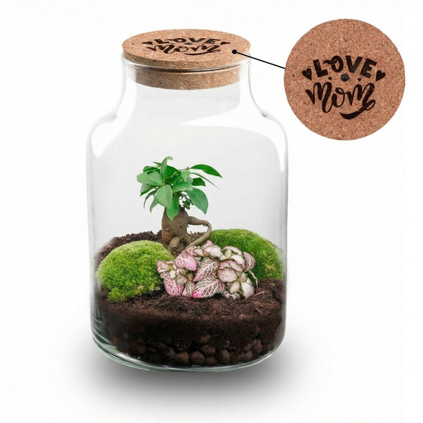 'LOVE MOM' terrarium Little Milky + gegraveerde kurk met licht - Flessentuin - DIY kit - Ø 17 cm ↑ 25 cm - Moederdag