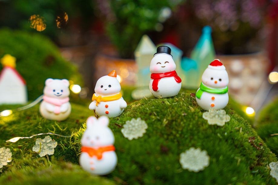 Frosty Friends - Decoratieve miniatuur sneeuwpoppen - 10 stuks - ↑ 1-3 cm
