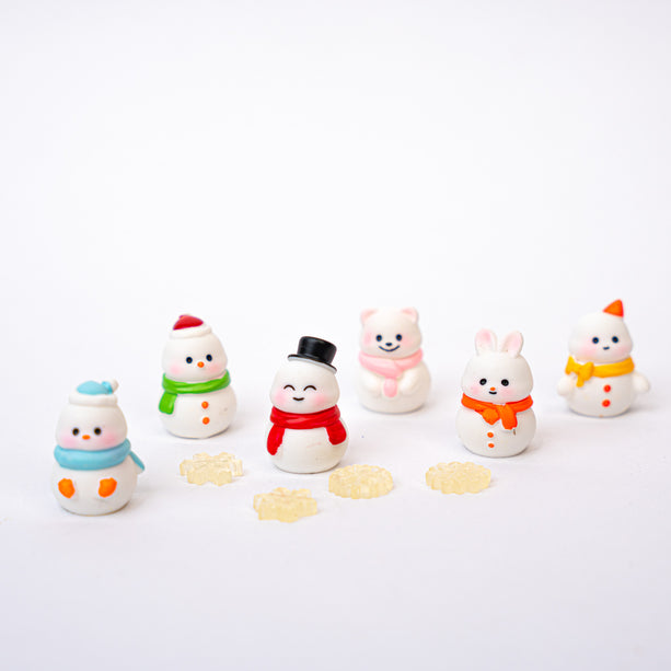 Frosty Friends - Decoratieve miniatuur sneeuwpoppen - 10 stuks - ↑ 1-3 cm